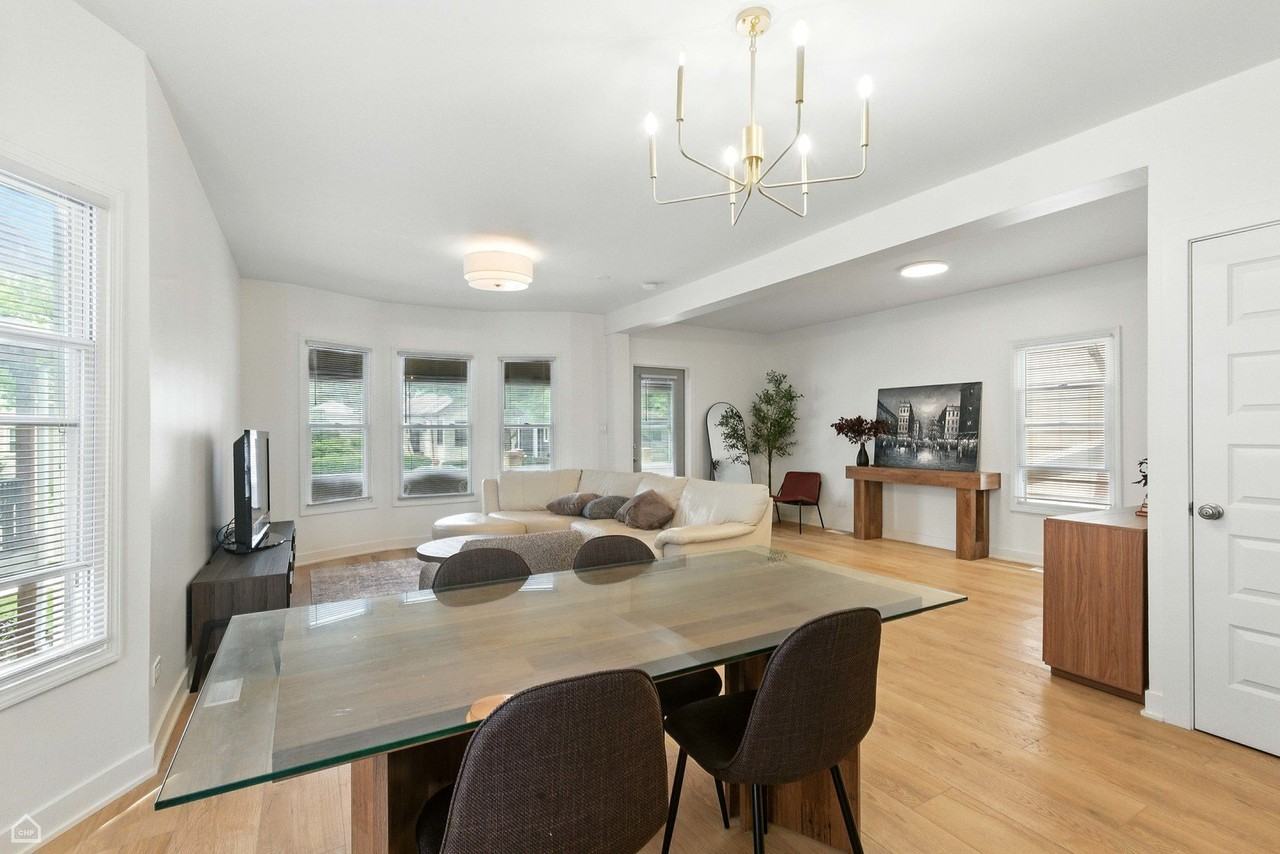 1024 S Ridgeland Ave - Photo 7 of 22