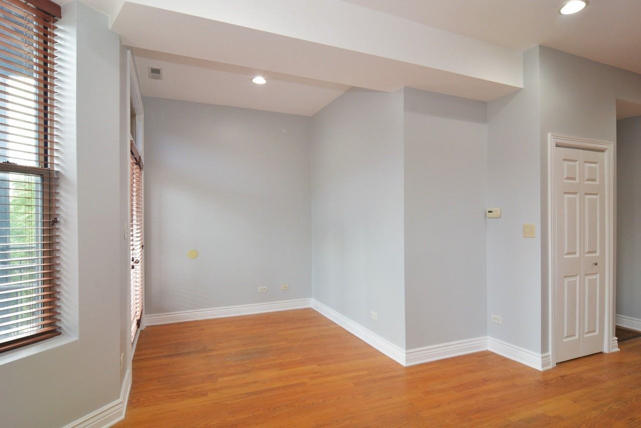 1508 W Cortez St Apt 3 #3 - Photo 4 of 11