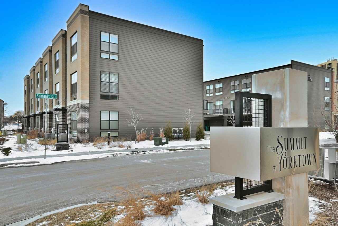 332 Summit Cir - Photo 2 of 32