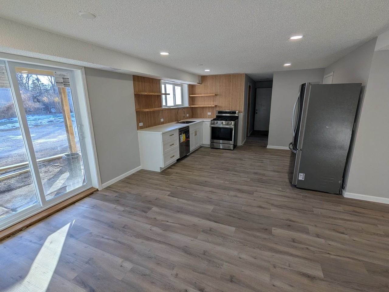 28600 W Grass Lake Rd Apt 1b #1B - Photo 7 of 11