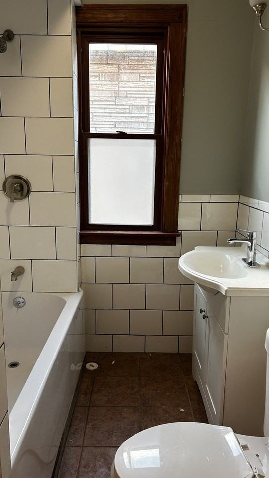 8406 S Brandon Ave Unit 2 #2 - Photo 4 of 9