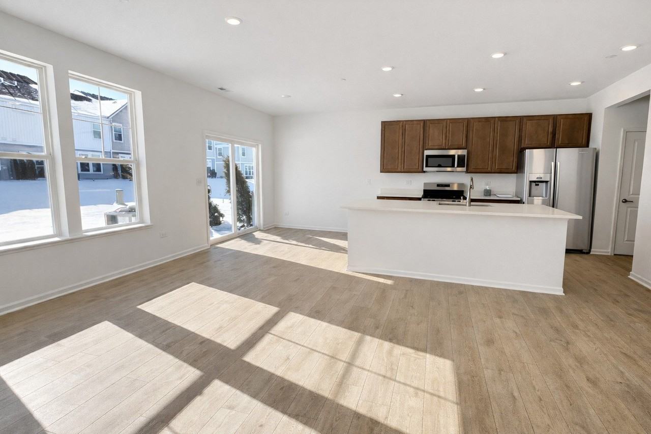 16517 W Golden Valley Ln - Photo 2 of 14