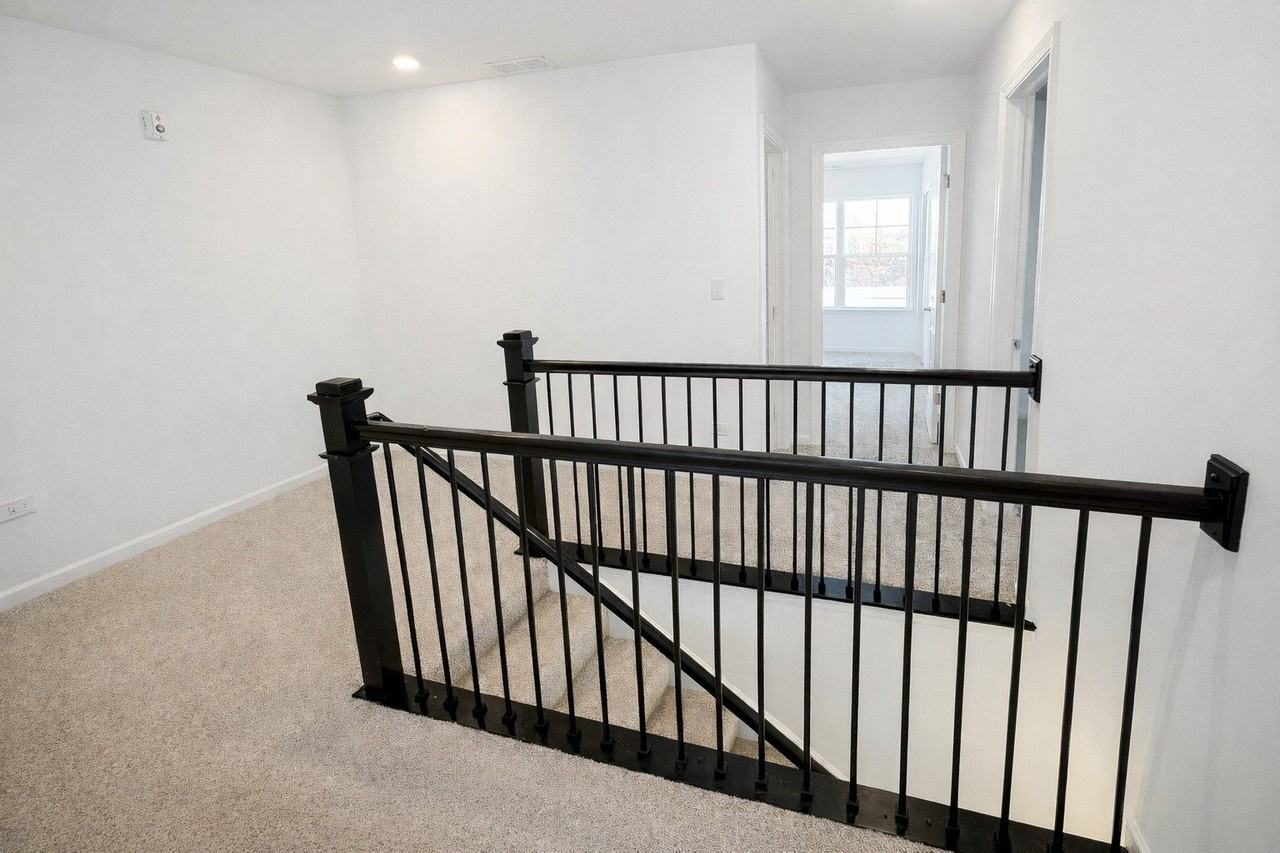 16517 W Golden Valley Ln - Photo 7 of 14