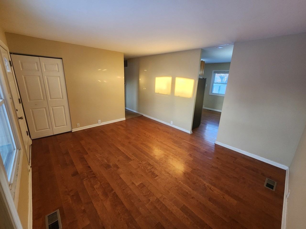 423 Dalhart Ave - Photo 4 of 9