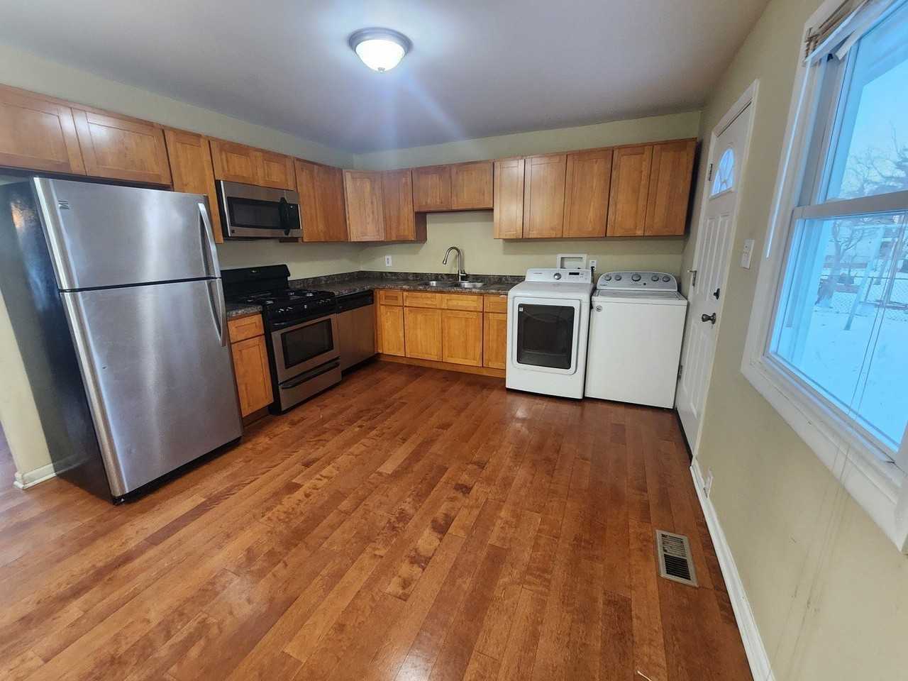 423 Dalhart Ave - Photo 6 of 9