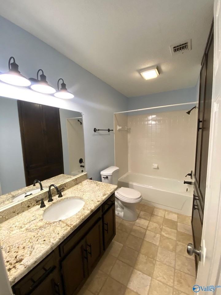 2053 Woodlawn Dr Sw Unit 2053 #2053 - Photo 6 of 21