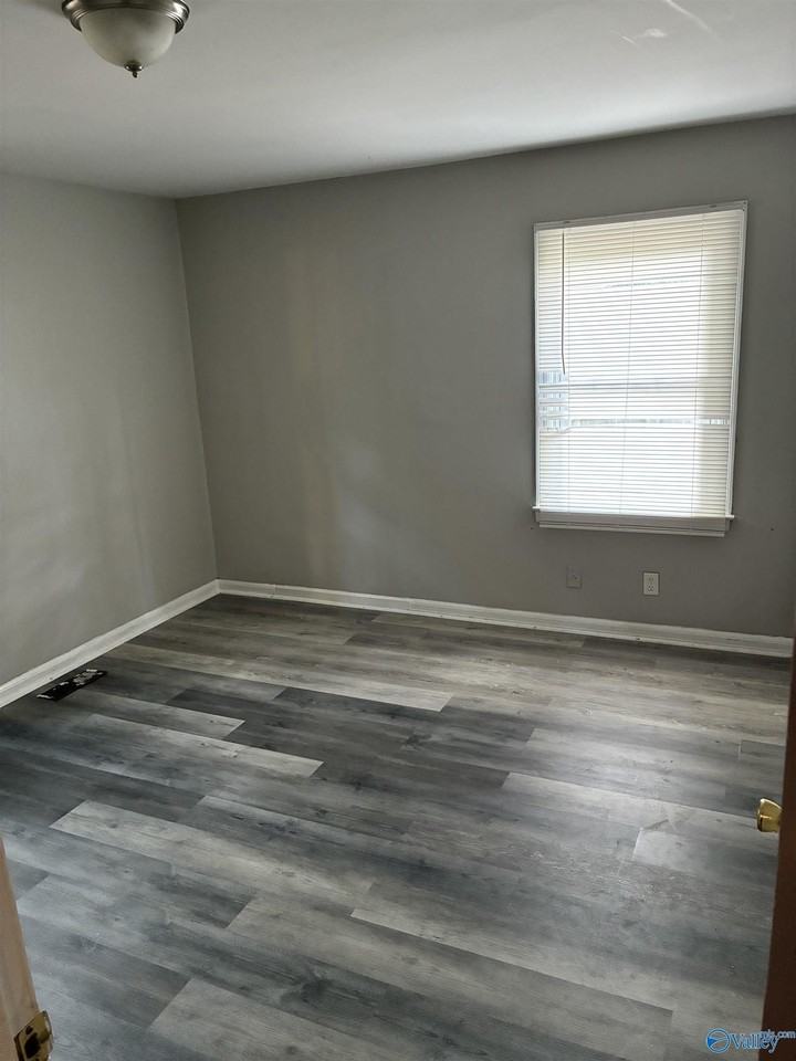 995 Mckee Rd - Photo 5 of 19