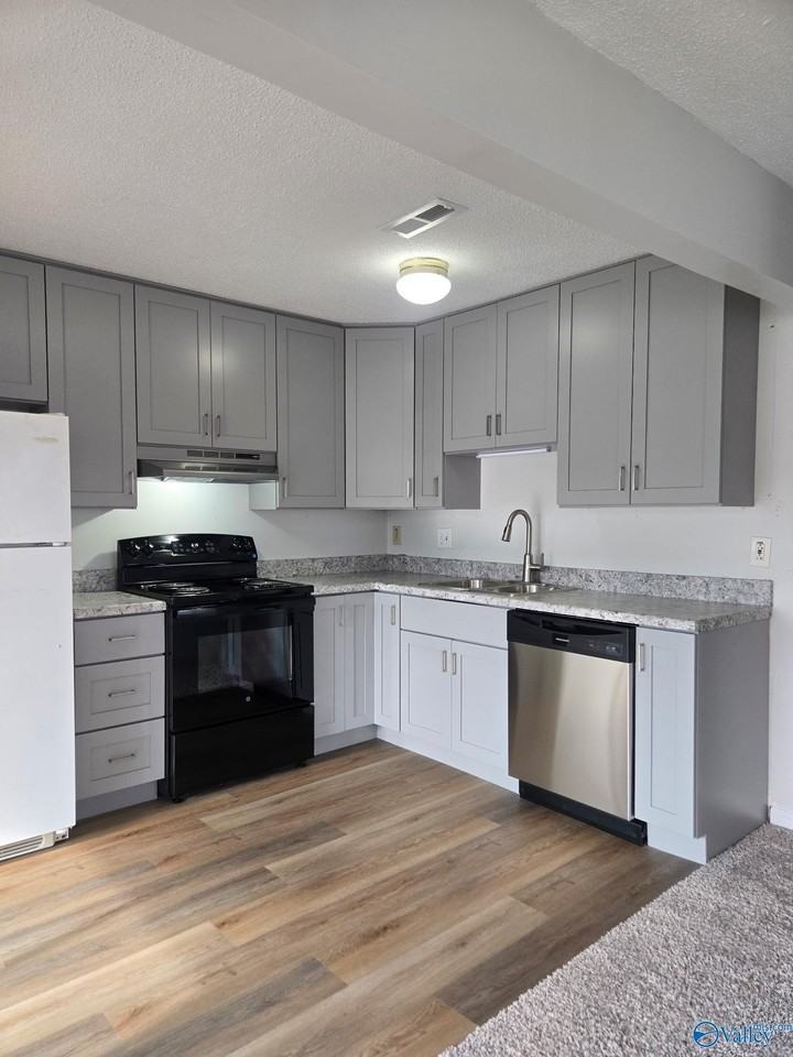 12100 Carriage Ct Se Apt D #D - Photo 2 of 12