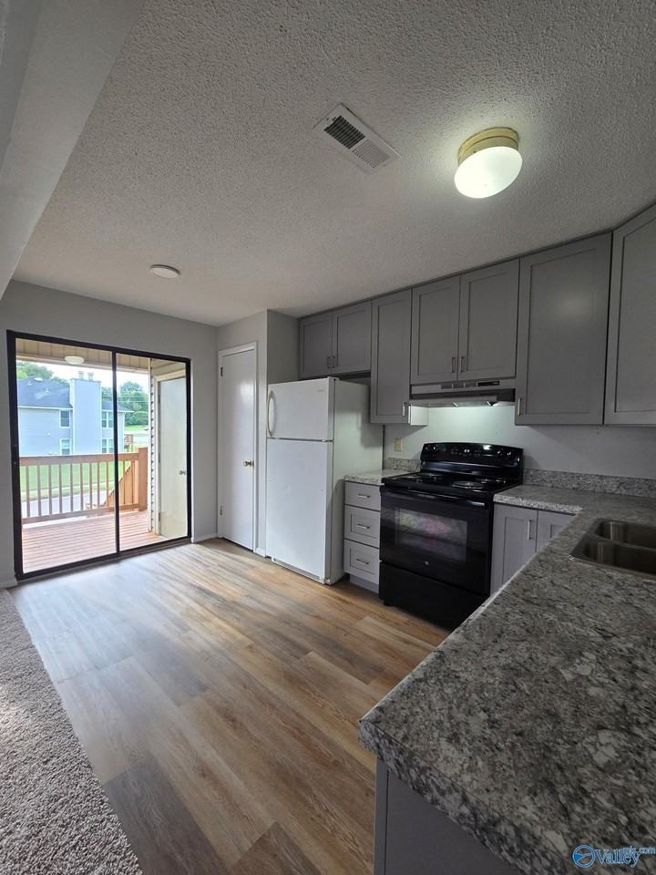 12100 Carriage Ct Se Apt D #D - Photo 3 of 12