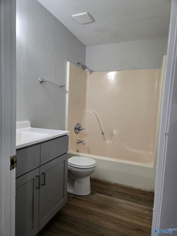 12100 Carriage Ct Se Apt D #D - Photo 6 of 12