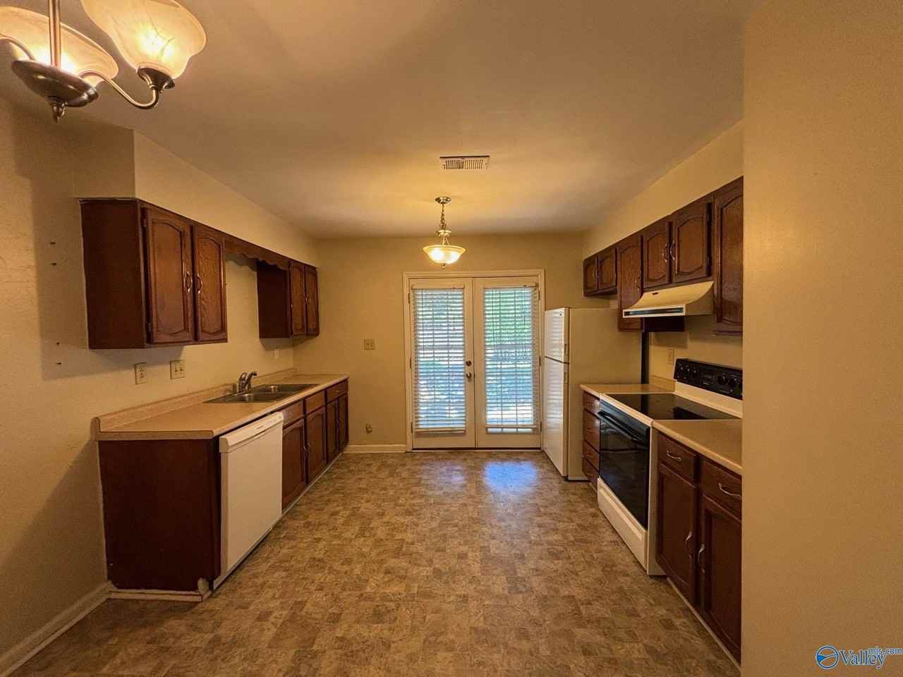 2716 Wynterhall Rd Se - Photo 2 of 16