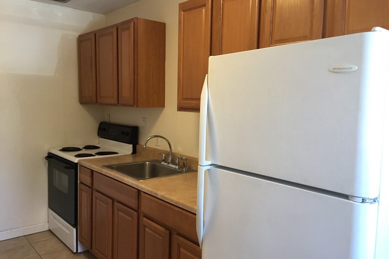 66 Middlesex Turnpike - Photo 2 of 7