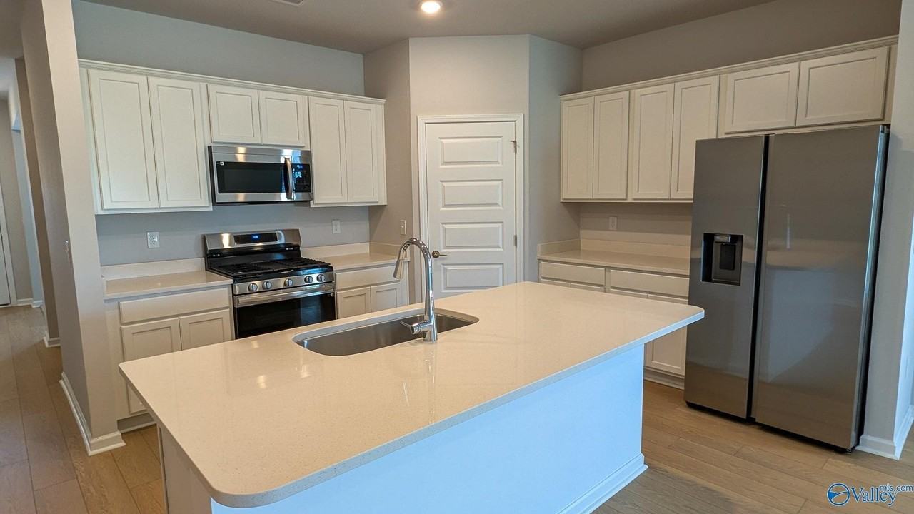 285 Shangrila Way - Photo 2 of 37