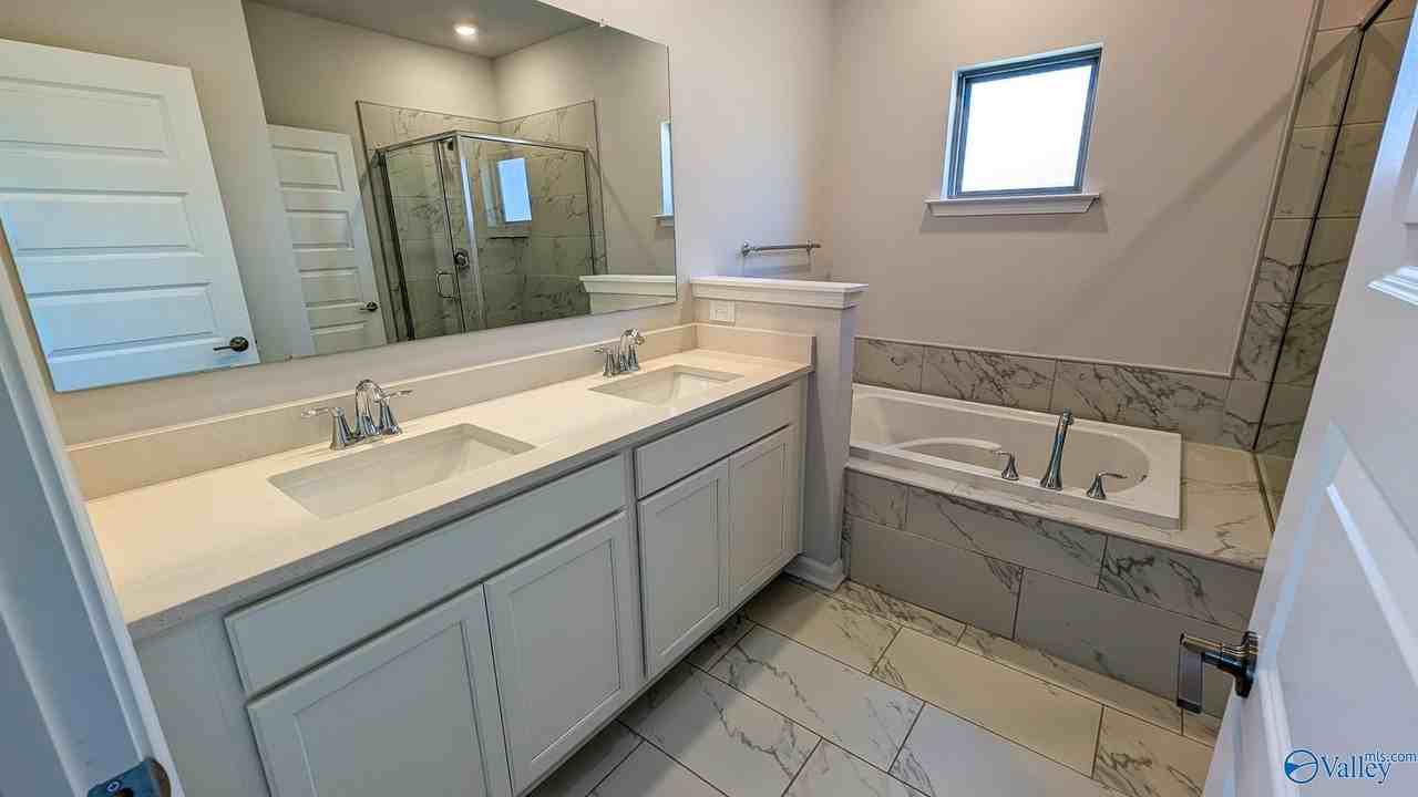 285 Shangrila Way - Photo 3 of 37