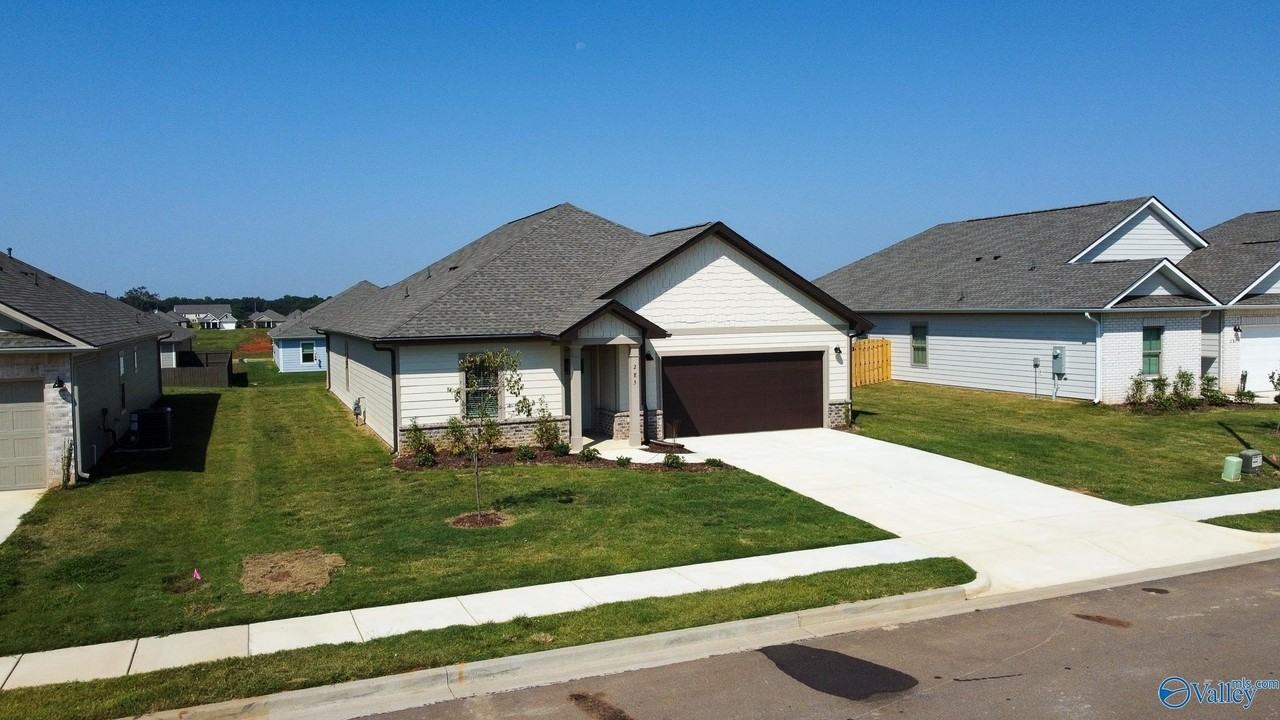 285 Shangrila Way - Photo 5 of 37