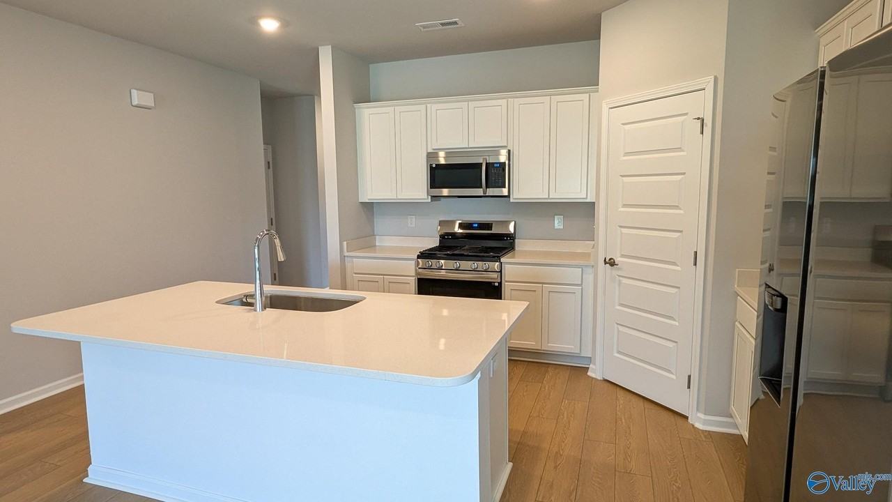 285 Shangrila Way - Photo 7 of 37