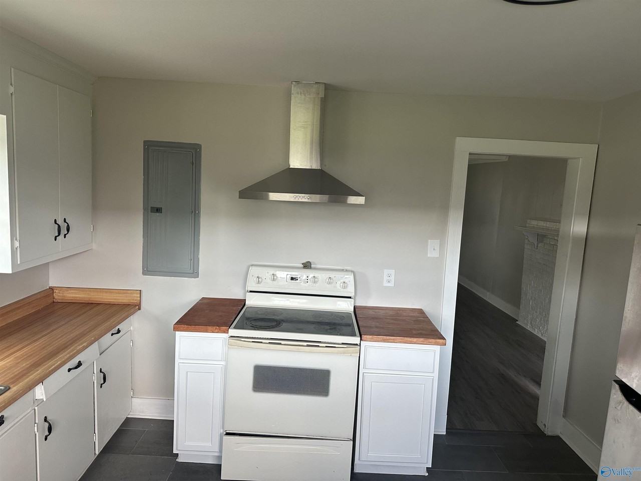 624 Austin Dr Nw - Photo 2 of 9