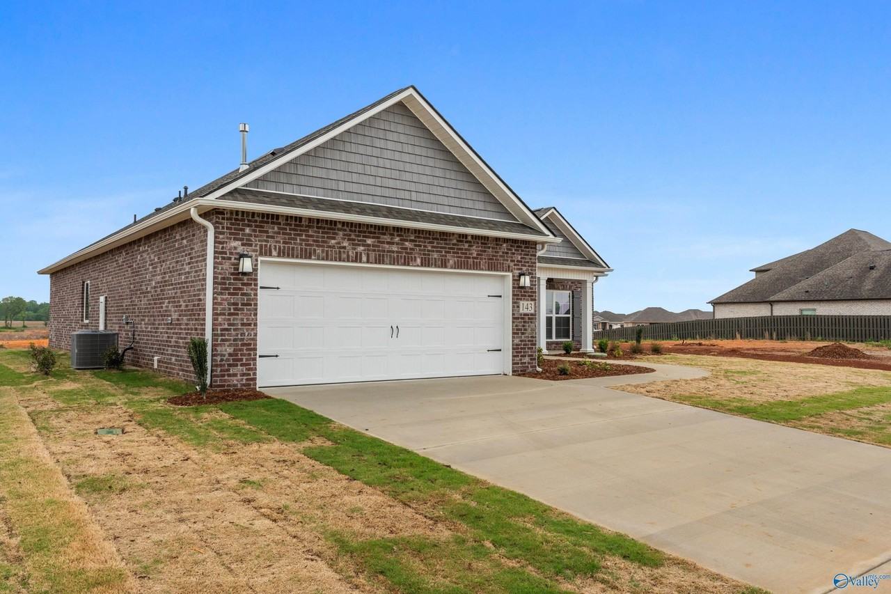 143 Pat Cain Dr - Photo 2 of 43