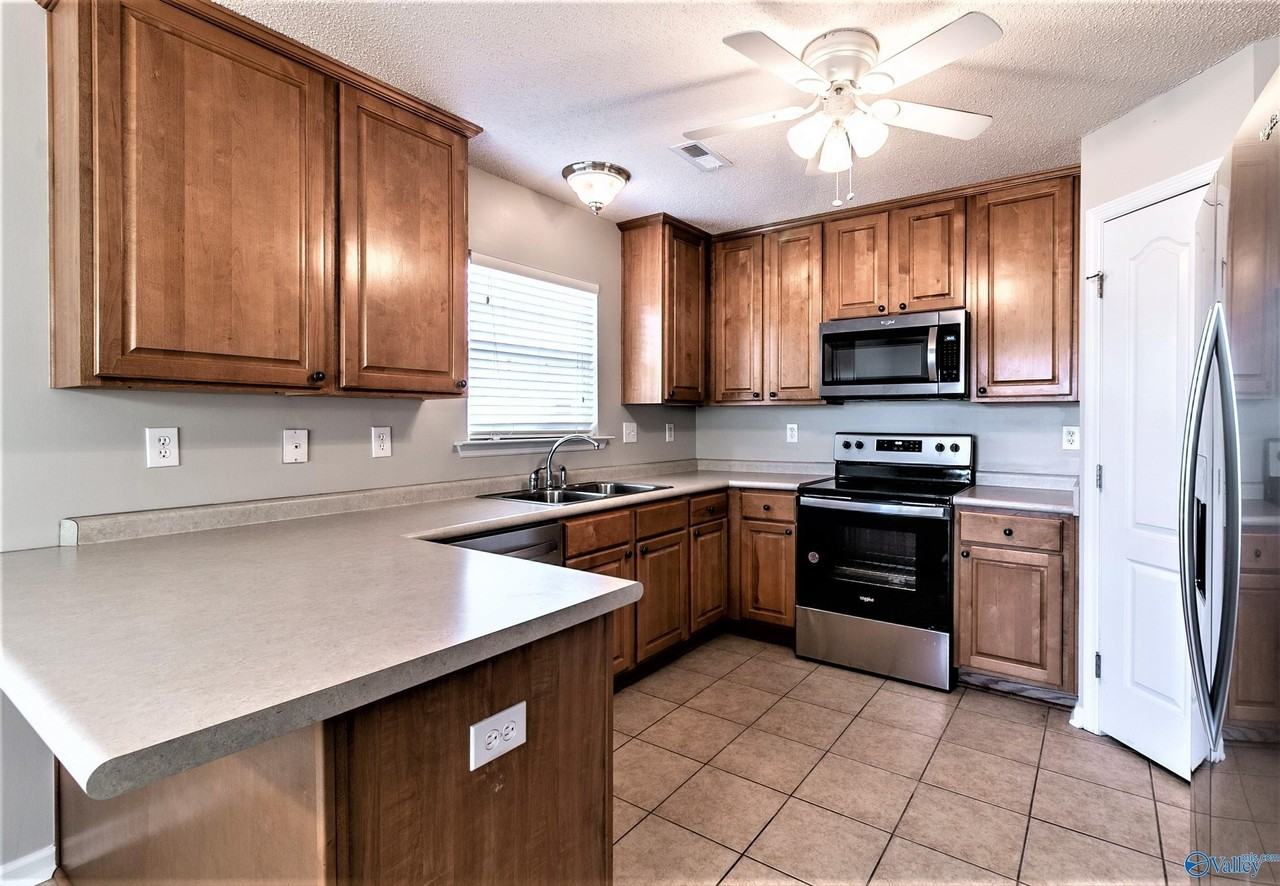 111 Wittington Ln - Photo 3 of 20