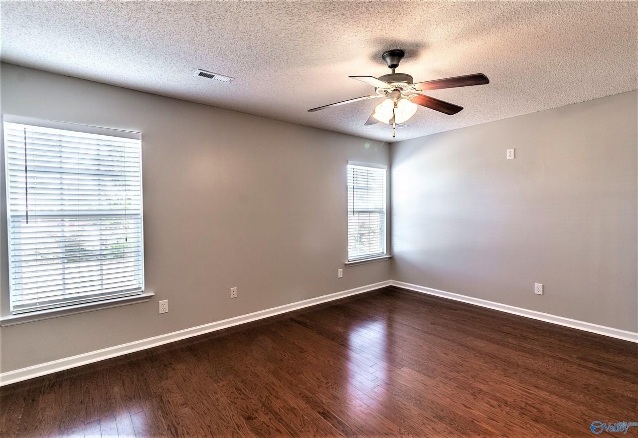 111 Wittington Ln - Photo 4 of 20