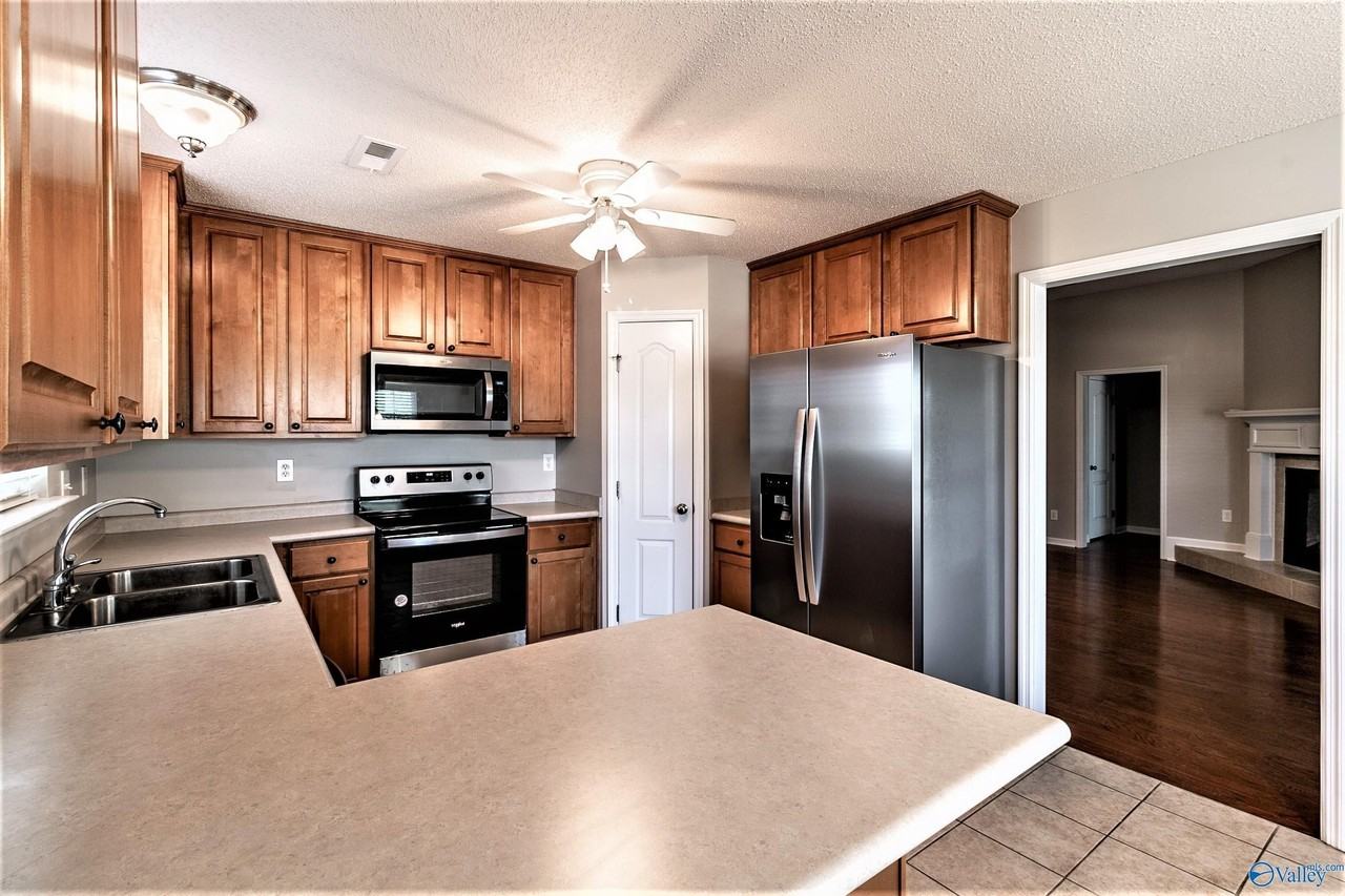 111 Wittington Ln - Photo 6 of 20