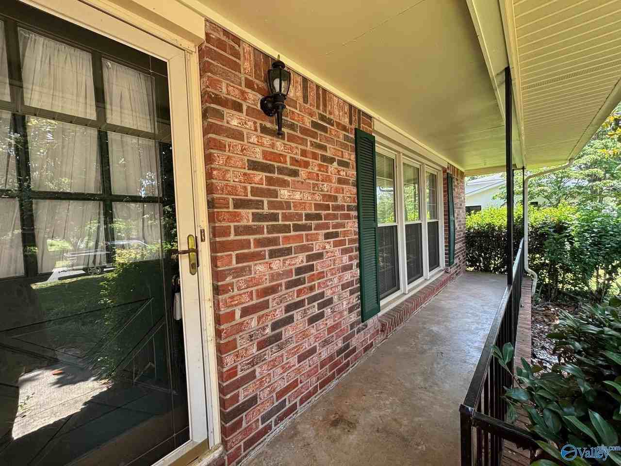 1925 Lynnbrook Dr Sw - Photo 3 of 19