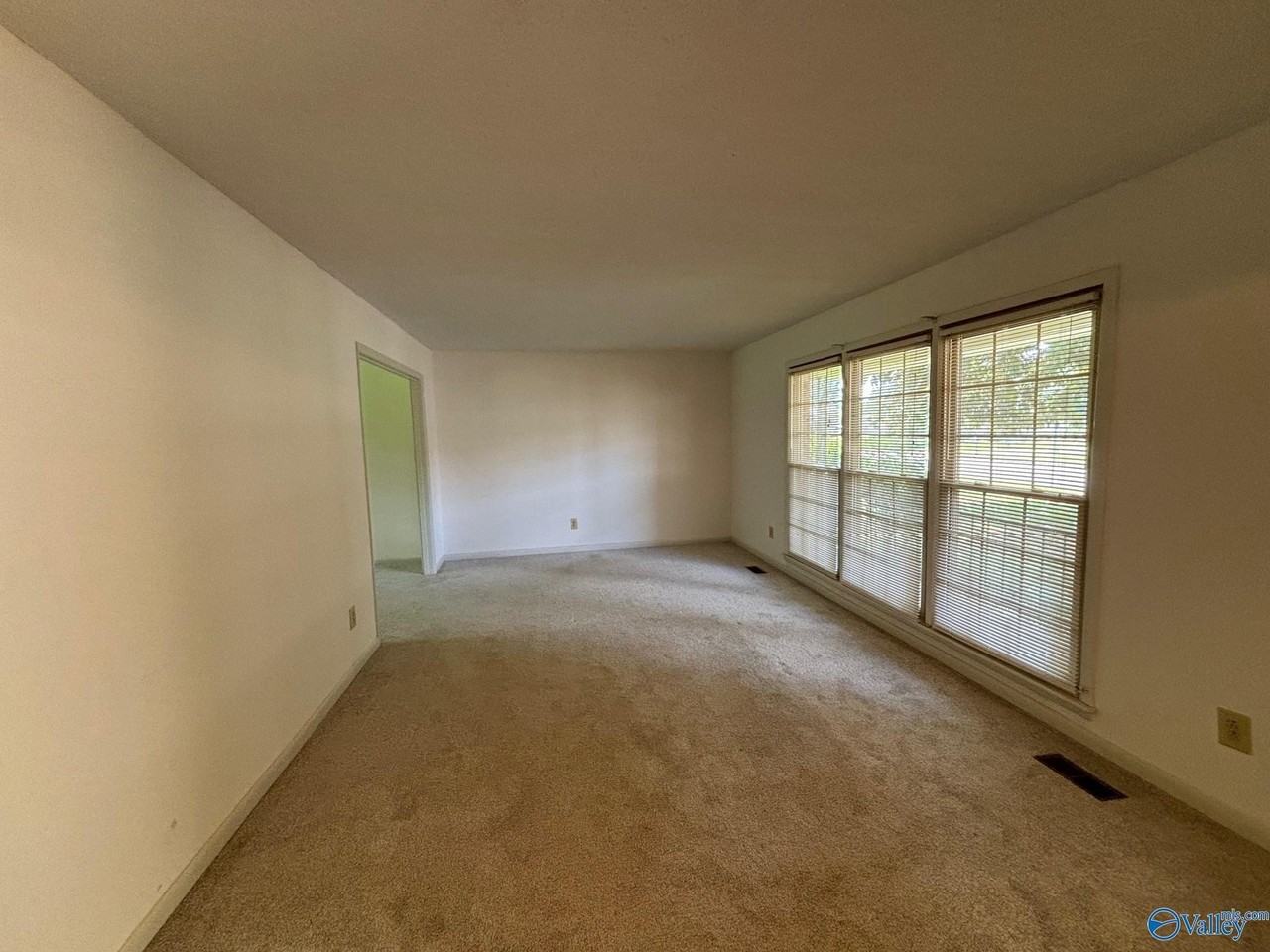 1925 Lynnbrook Dr Sw - Photo 5 of 19