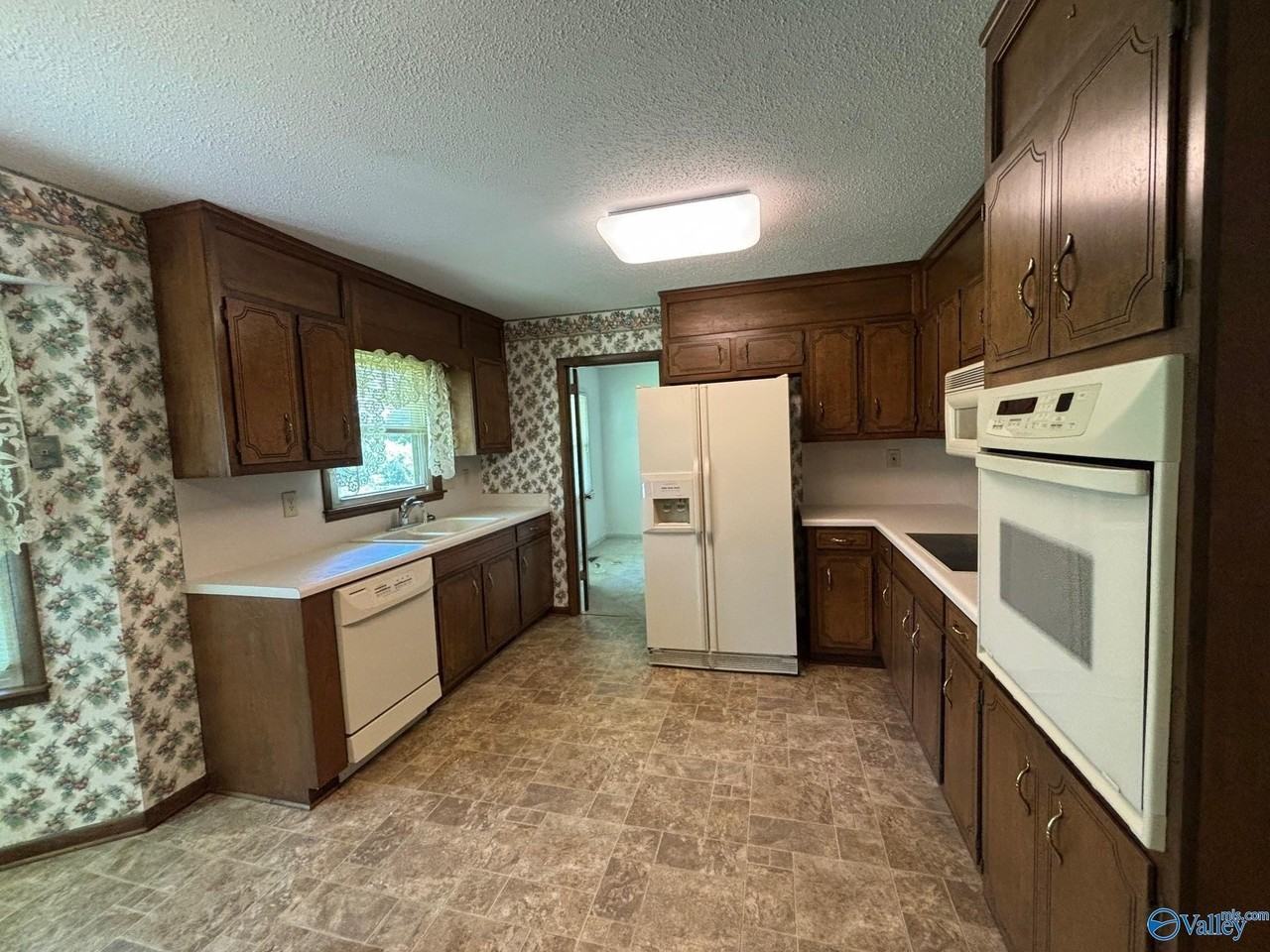 1925 Lynnbrook Dr Sw - Photo 6 of 19