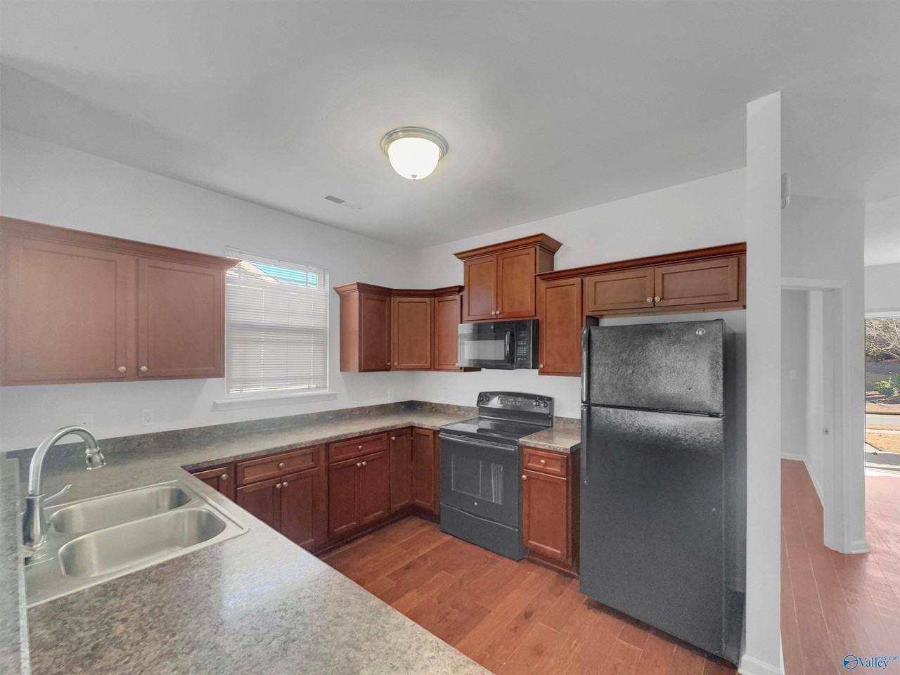 411 Promenade Dr Sw - Photo 3 of 11