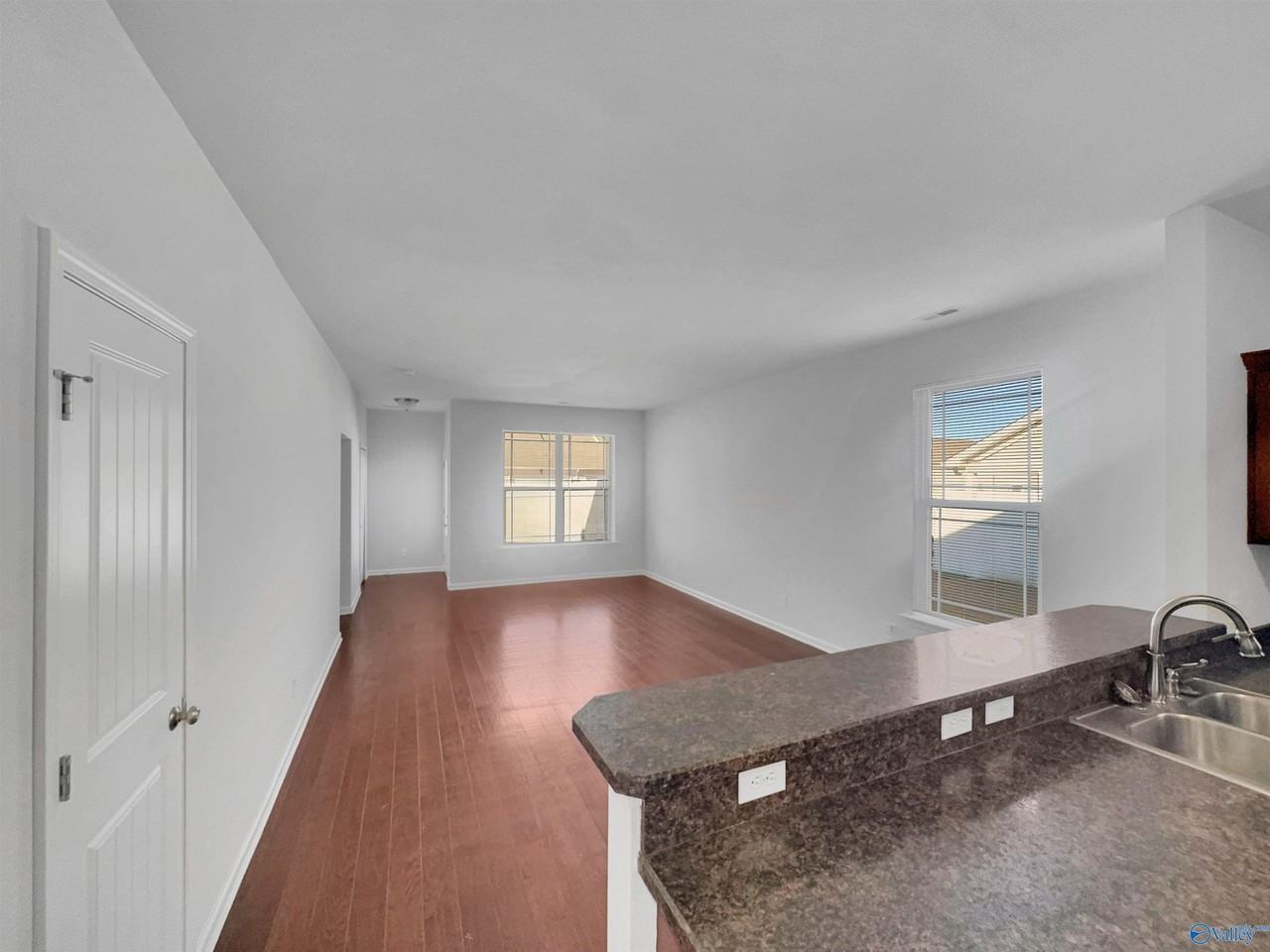 411 Promenade Dr Sw - Photo 4 of 11