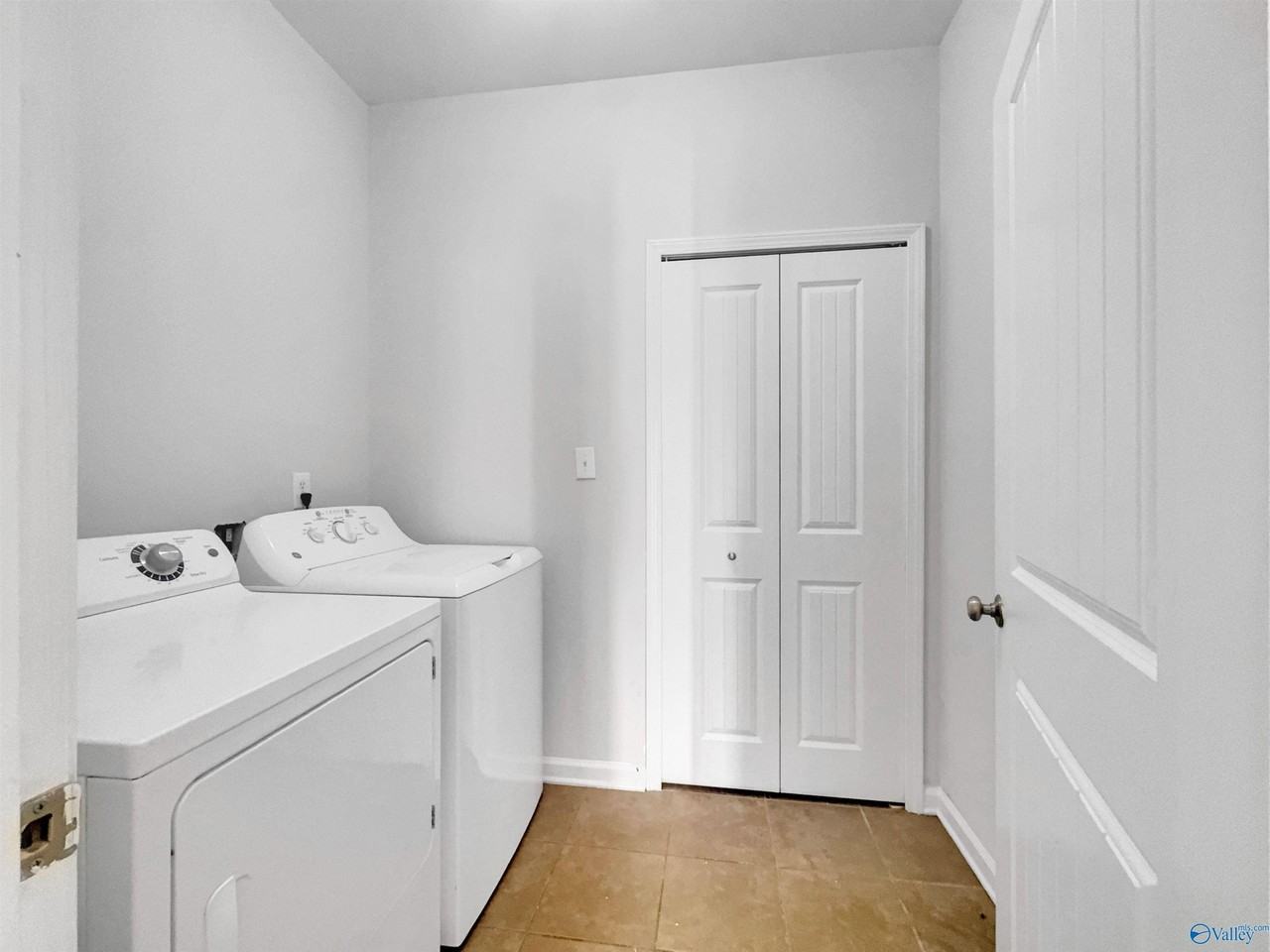 411 Promenade Dr Sw - Photo 5 of 11