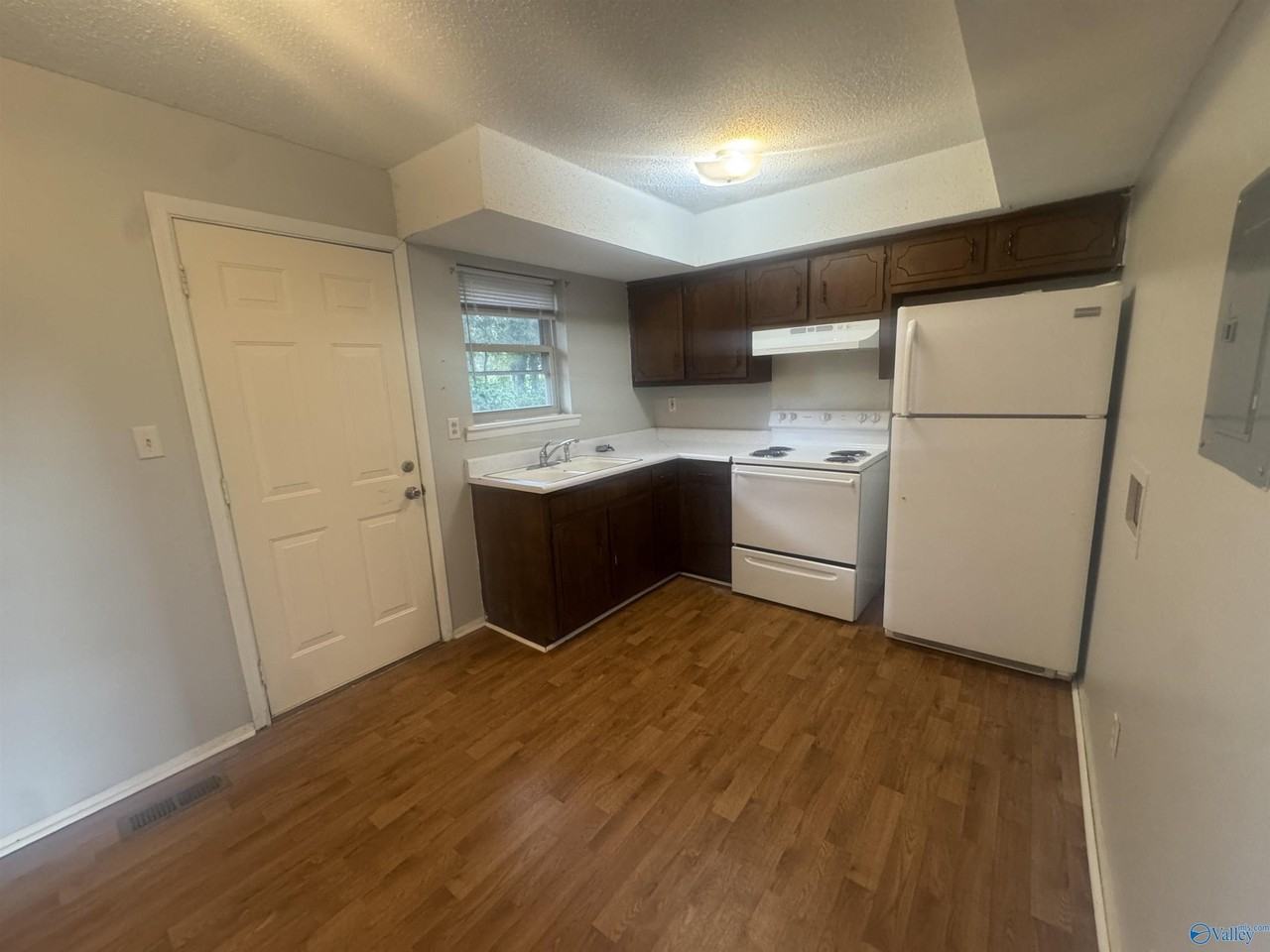 908 Stevens Ct Ne Apt C #C - Photo 2 of 10