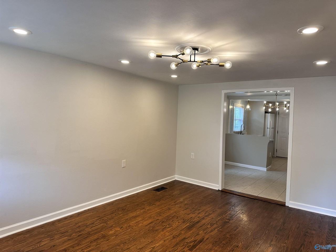 1508 Mckinley Ave Ne - Photo 4 of 21