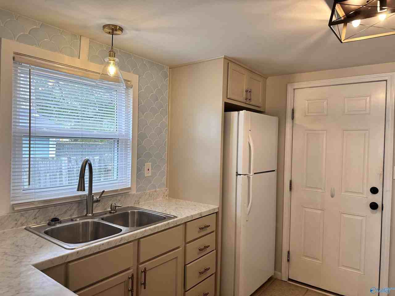 1508 Mckinley Ave Ne - Photo 7 of 21