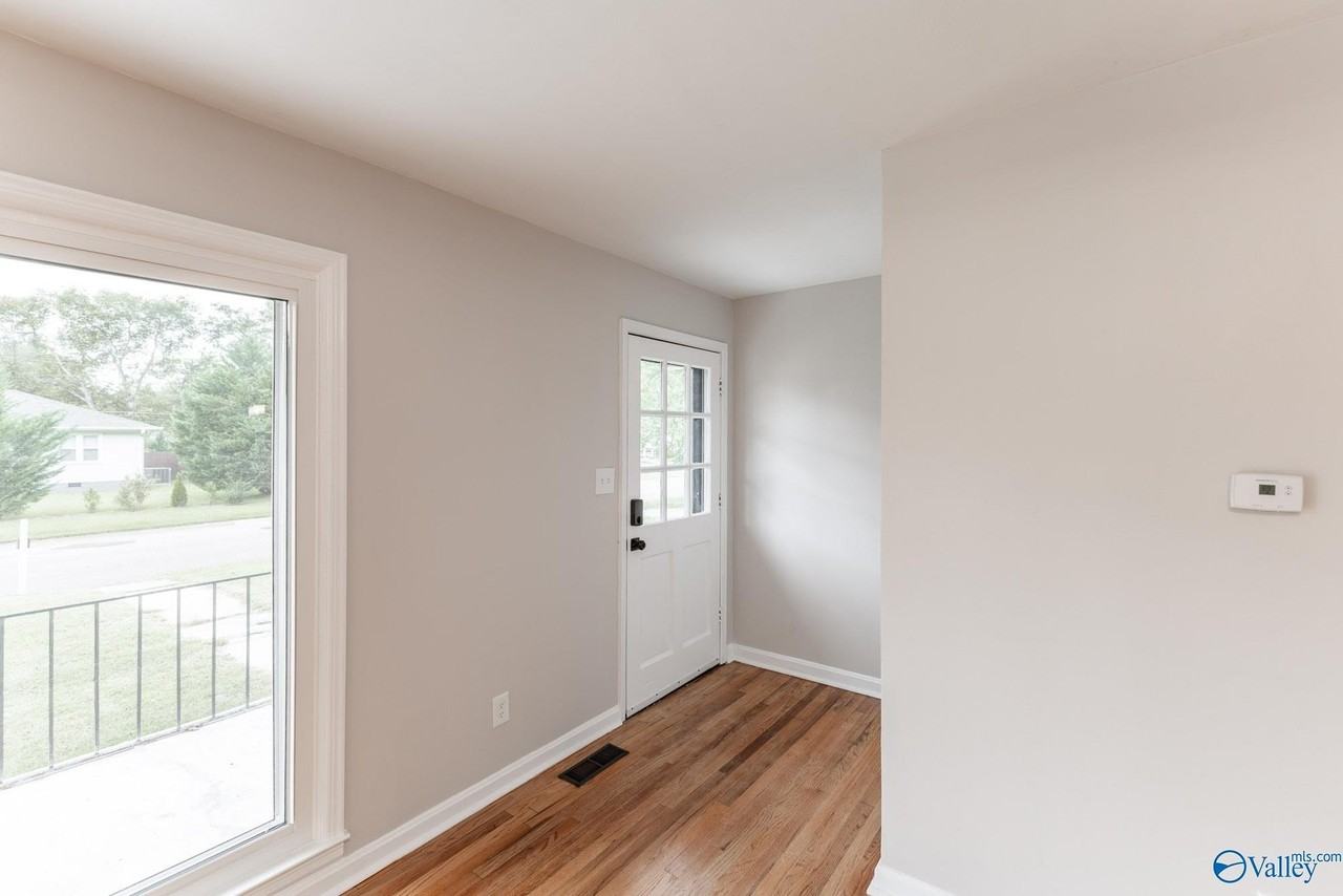 816 Giles Dr Ne - Photo 6 of 29