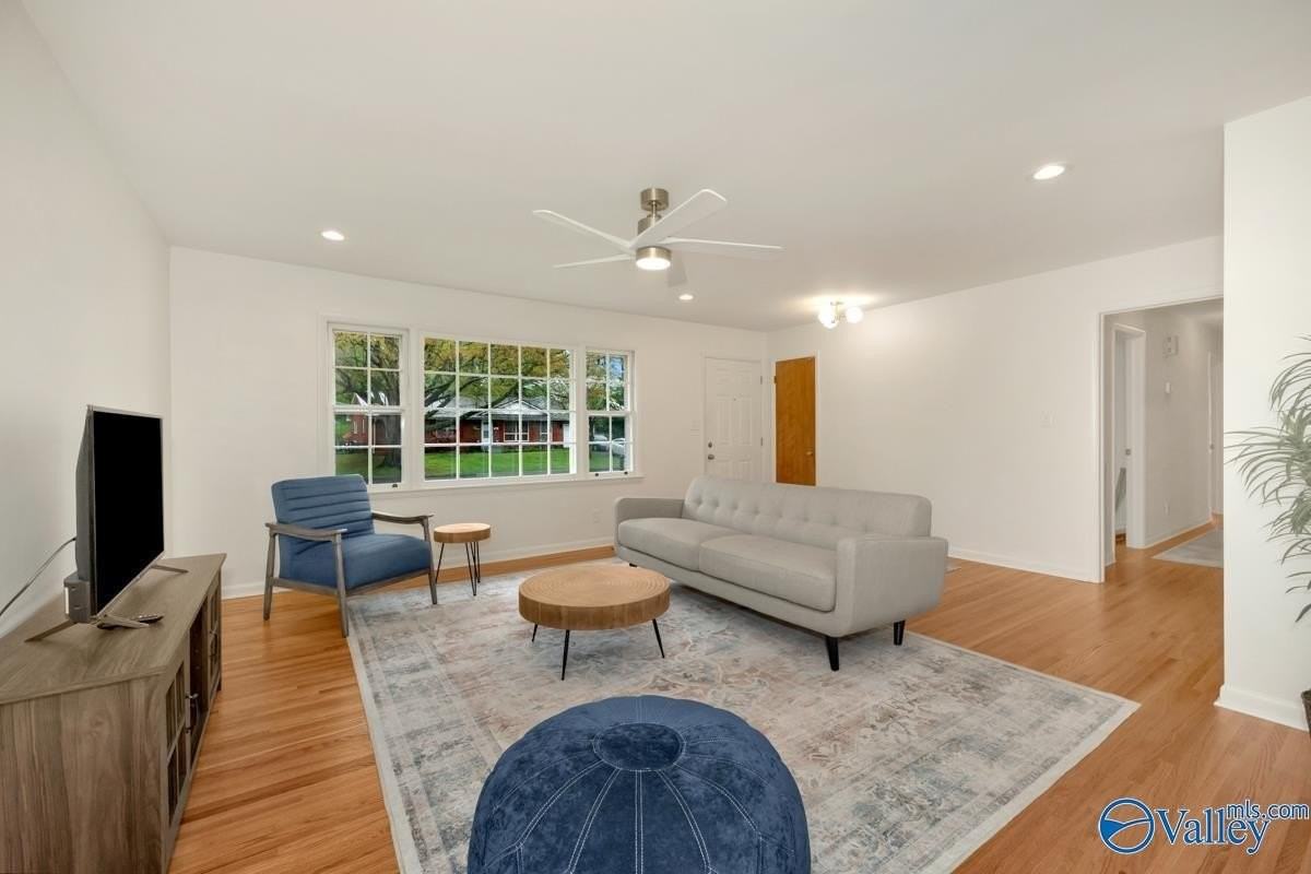 1610 Chapman Ave Ne - Photo 2 of 28