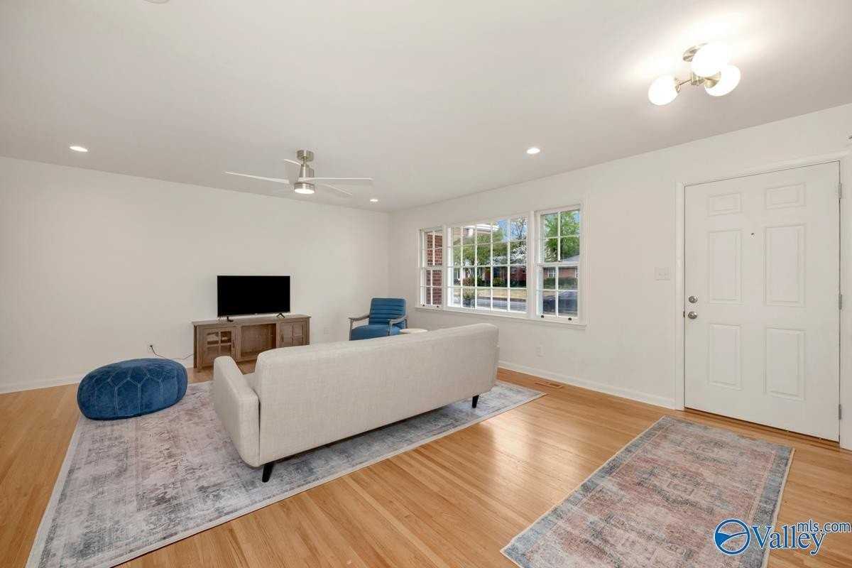 1610 Chapman Ave Ne - Photo 5 of 28