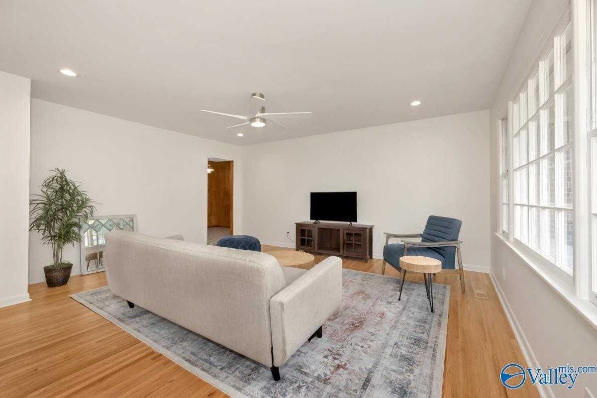 1610 Chapman Ave Ne - Photo 7 of 28