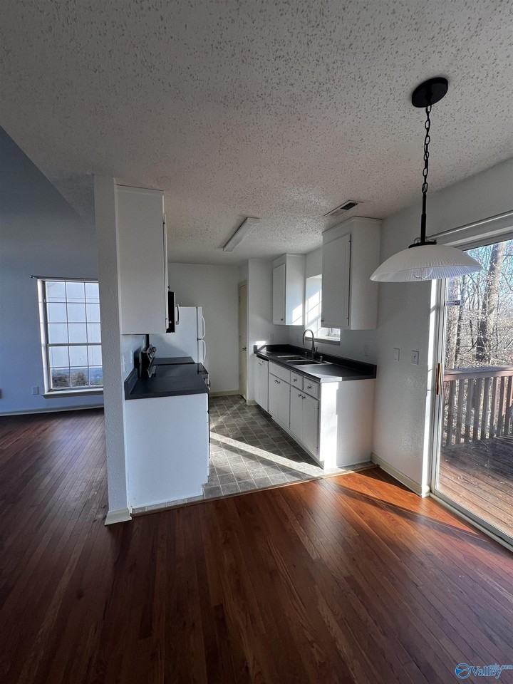 137 Rebecca Pines Dr - Photo 7 of 26