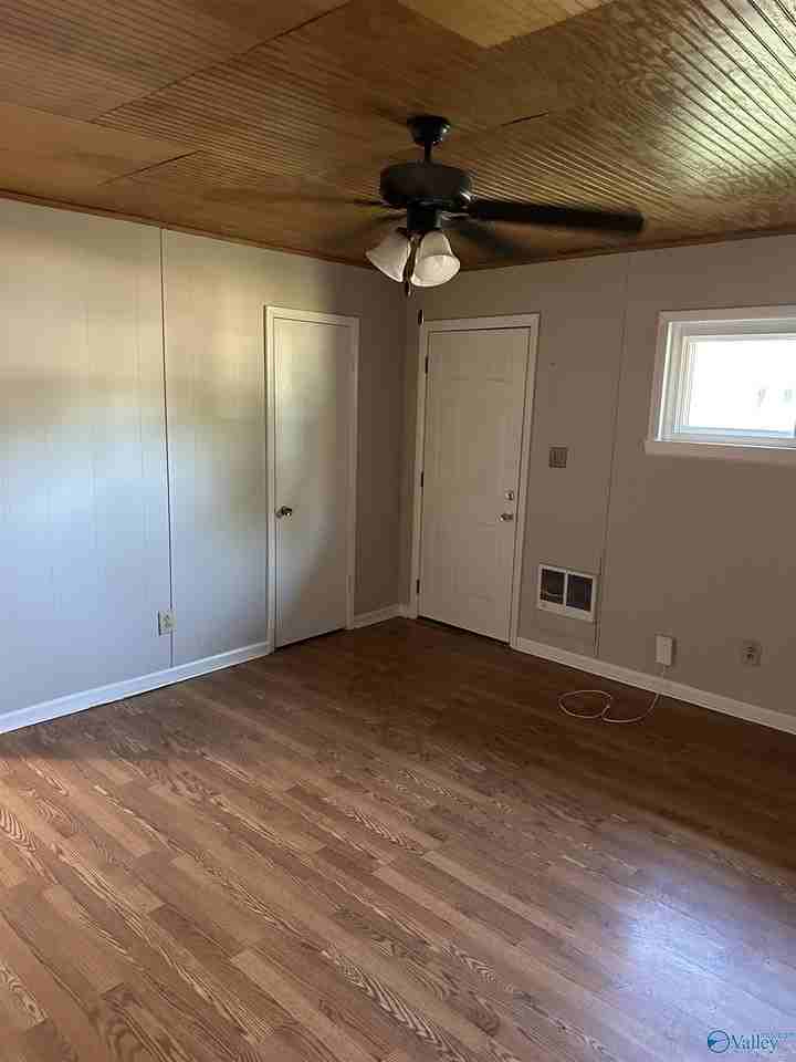 1402 Rison Ave Ne Apt B #B - Photo 3 of 10