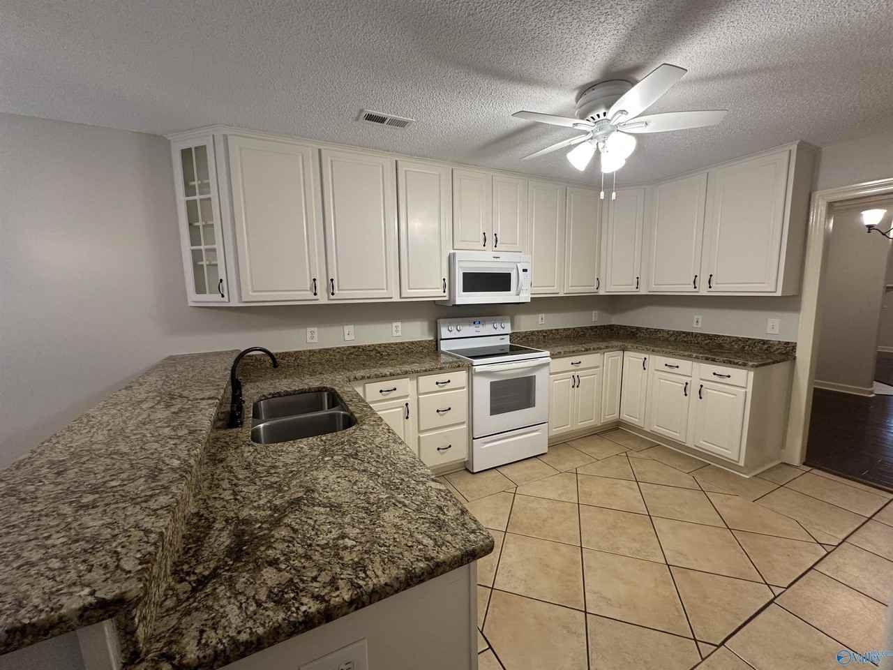 722 Hobbs Rd Se - Photo 5 of 20