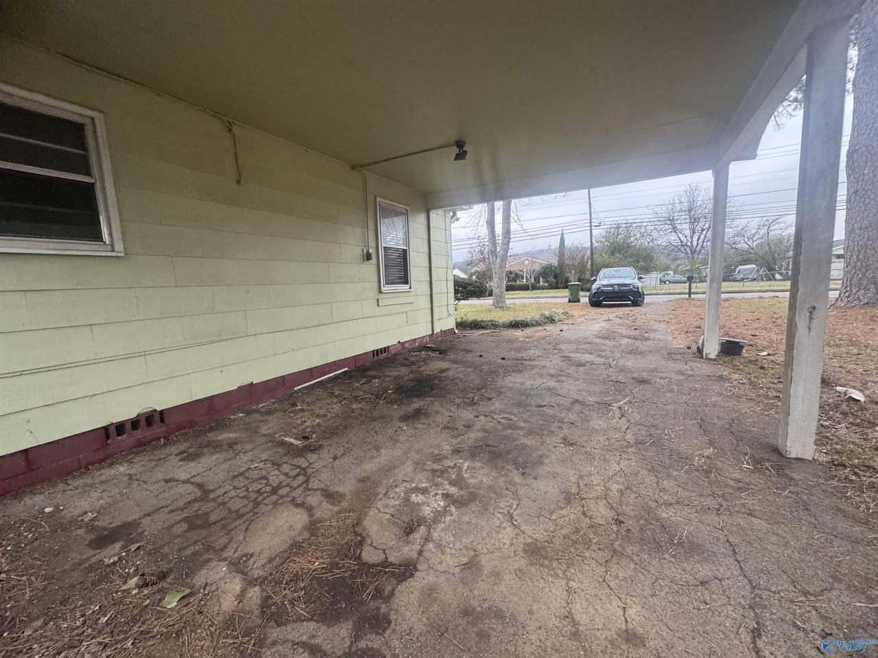 1808 Oakwood Ave Ne - Photo 4 of 19