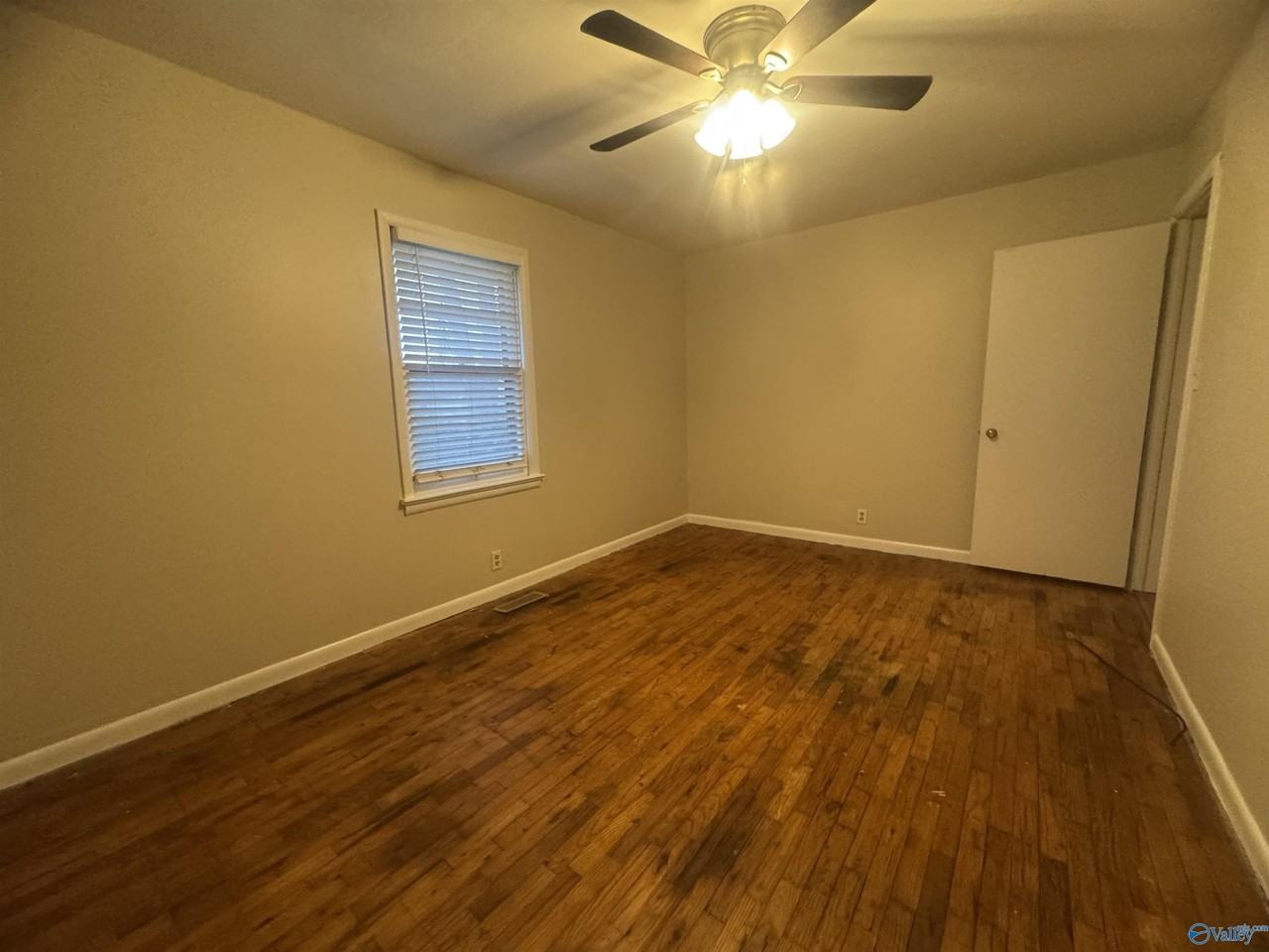 1808 Oakwood Ave Ne - Photo 7 of 19