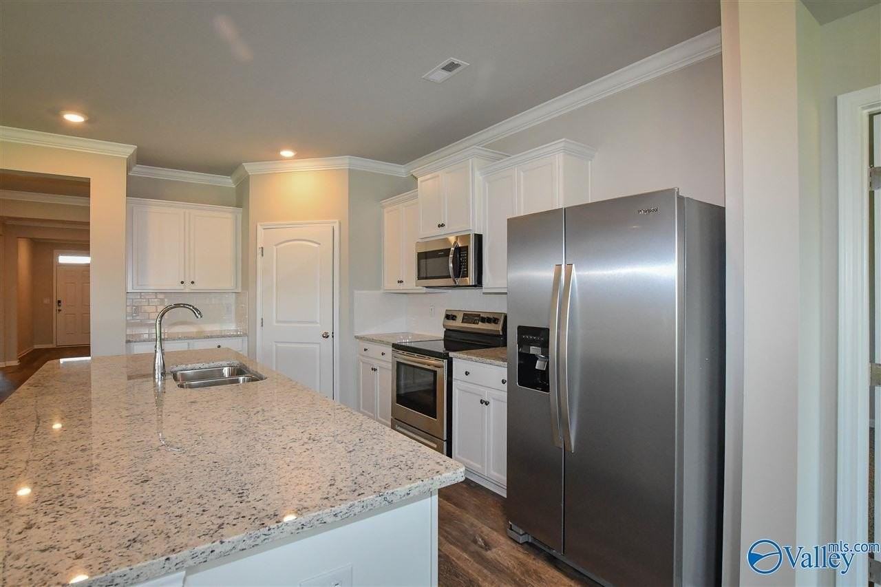 109 Delilah Ln - Photo 4 of 31