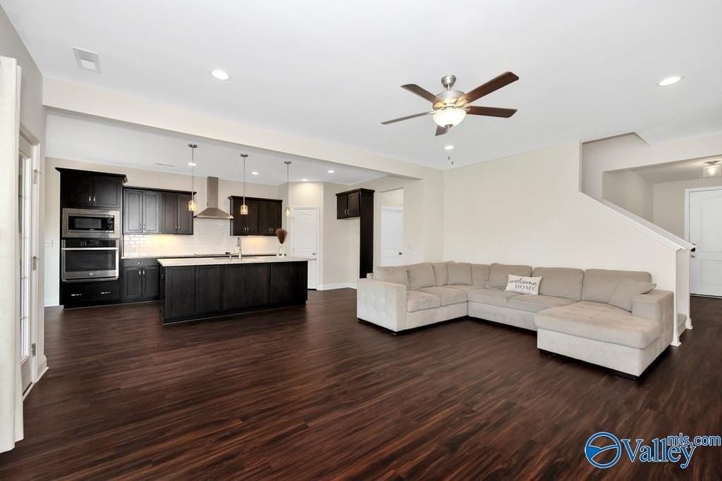 141 Slade Thomas Dr - Photo 3 of 16