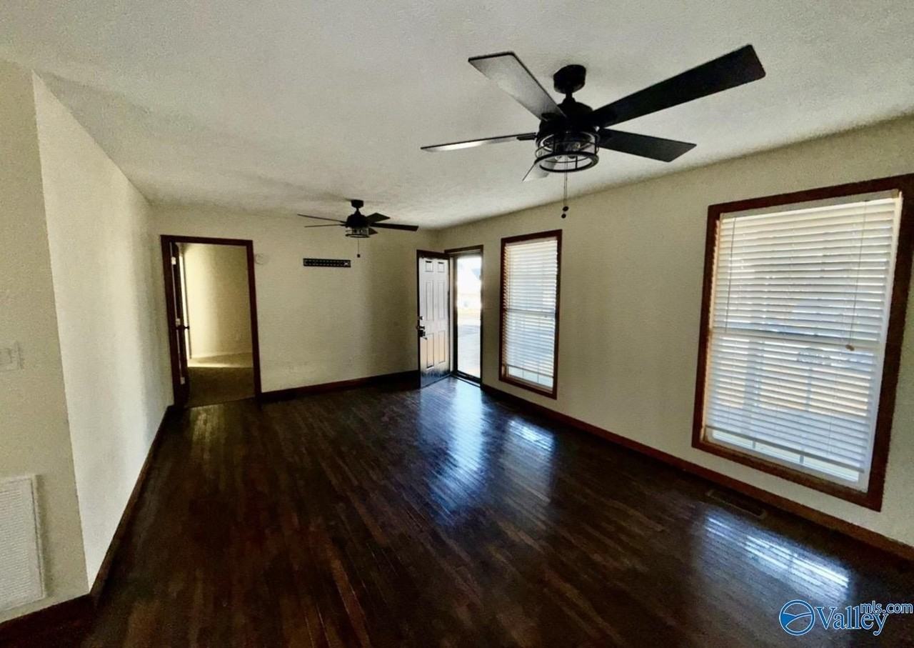 412 Pearl St Sw - Photo 2 of 10