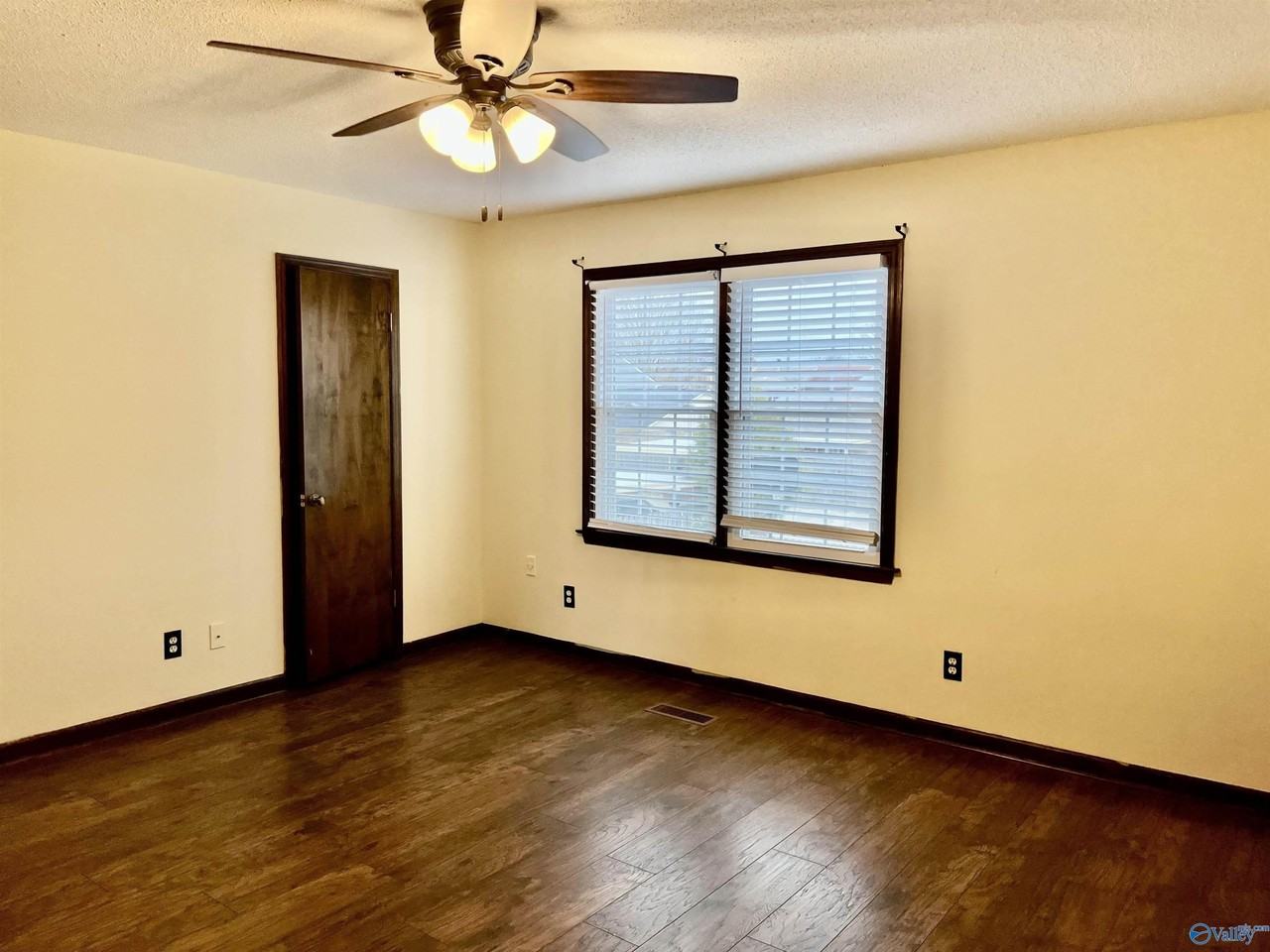 2221 Westmead Dr Sw - Photo 4 of 9