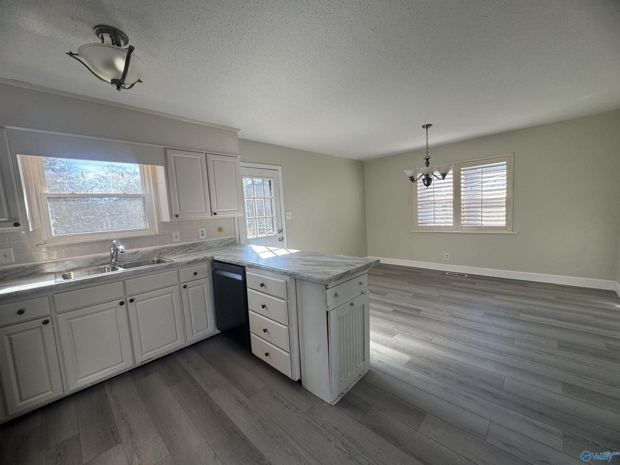 9904 Willow Cove Rd Se - Photo 6 of 31