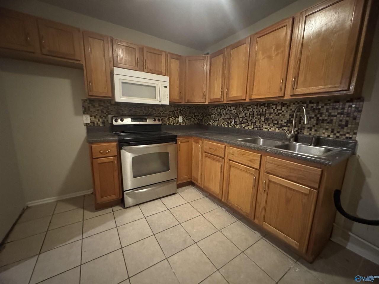 Tuxedo Cir Nw - Photo 3 of 24