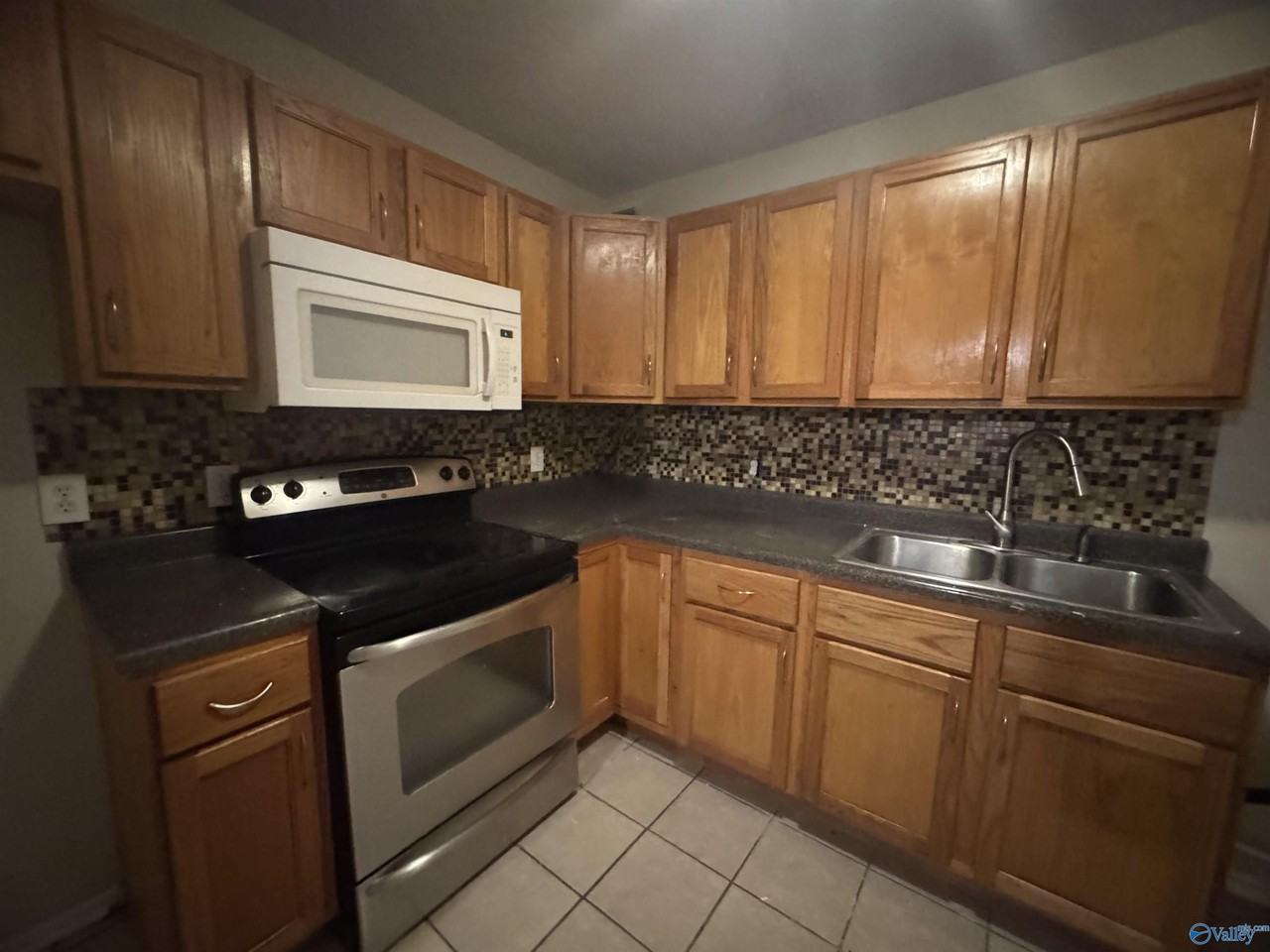 Tuxedo Cir Nw - Photo 4 of 24